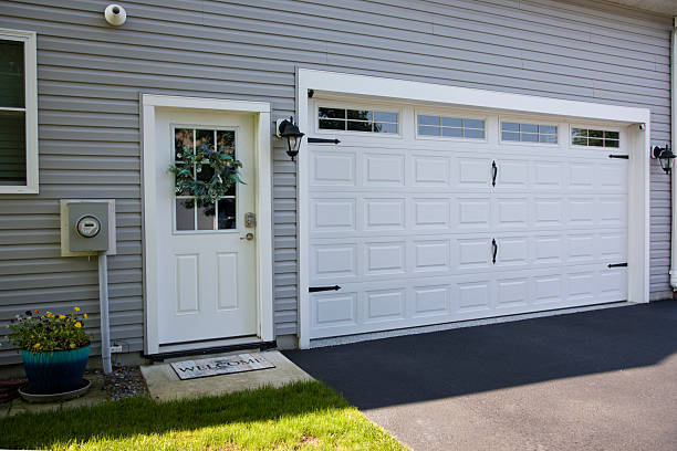 24/7 Emergency Garage Door Panel Replacement experts in Goodrich, MI